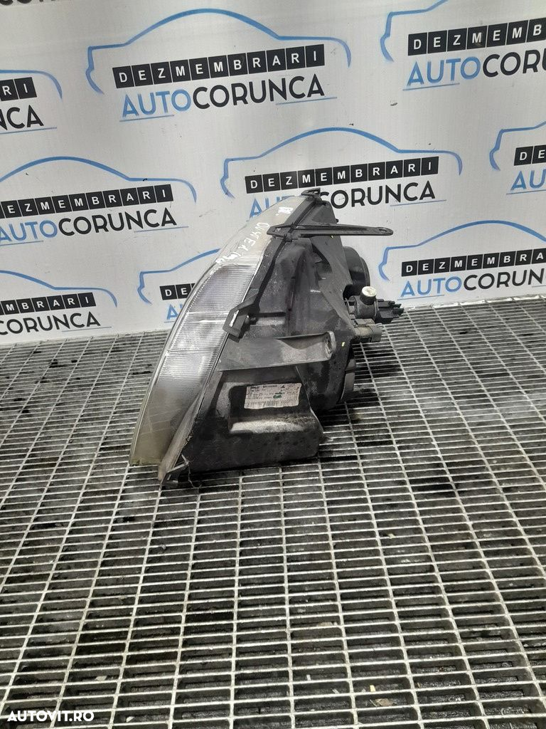 Far Dreapta Dacia Duster 2010 - 2014 SUV 4 Usi (1090) Fara xenon - 3