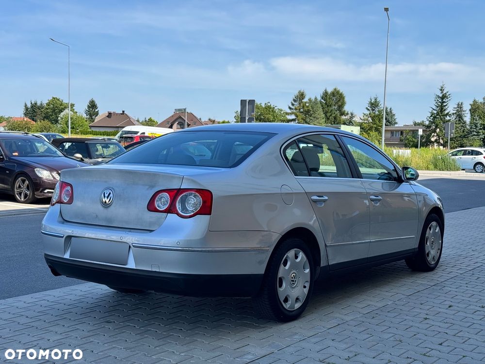 Volkswagen Passat 1.6 FSI Highline - 9