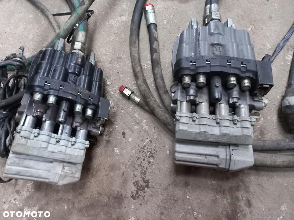 ROZDZIELACZ jojstick,konsola,adaptacja,EasyDrive LCS,claas,quick,valtra,open center PB,10570150-18,5101067,5101115,5101106. - 5