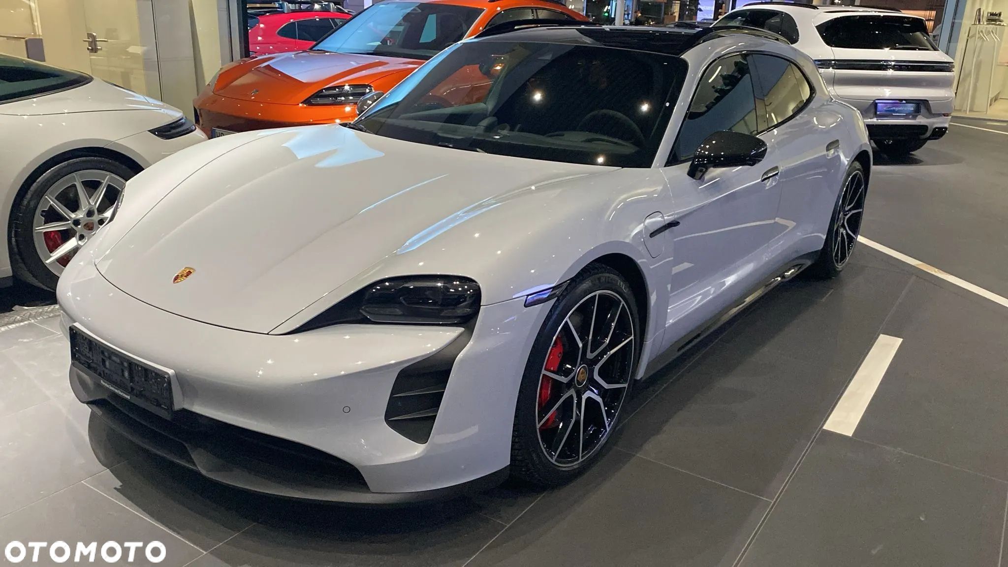 Porsche Taycan GTS Sport Turismo - 1