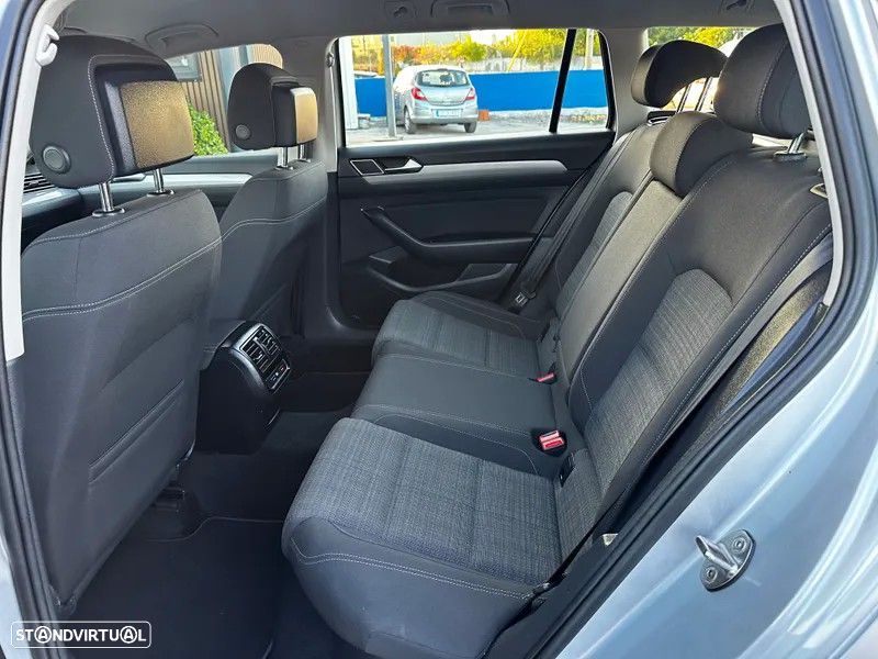 VW Passat Variant 2.0 TDi Business DSG - 38