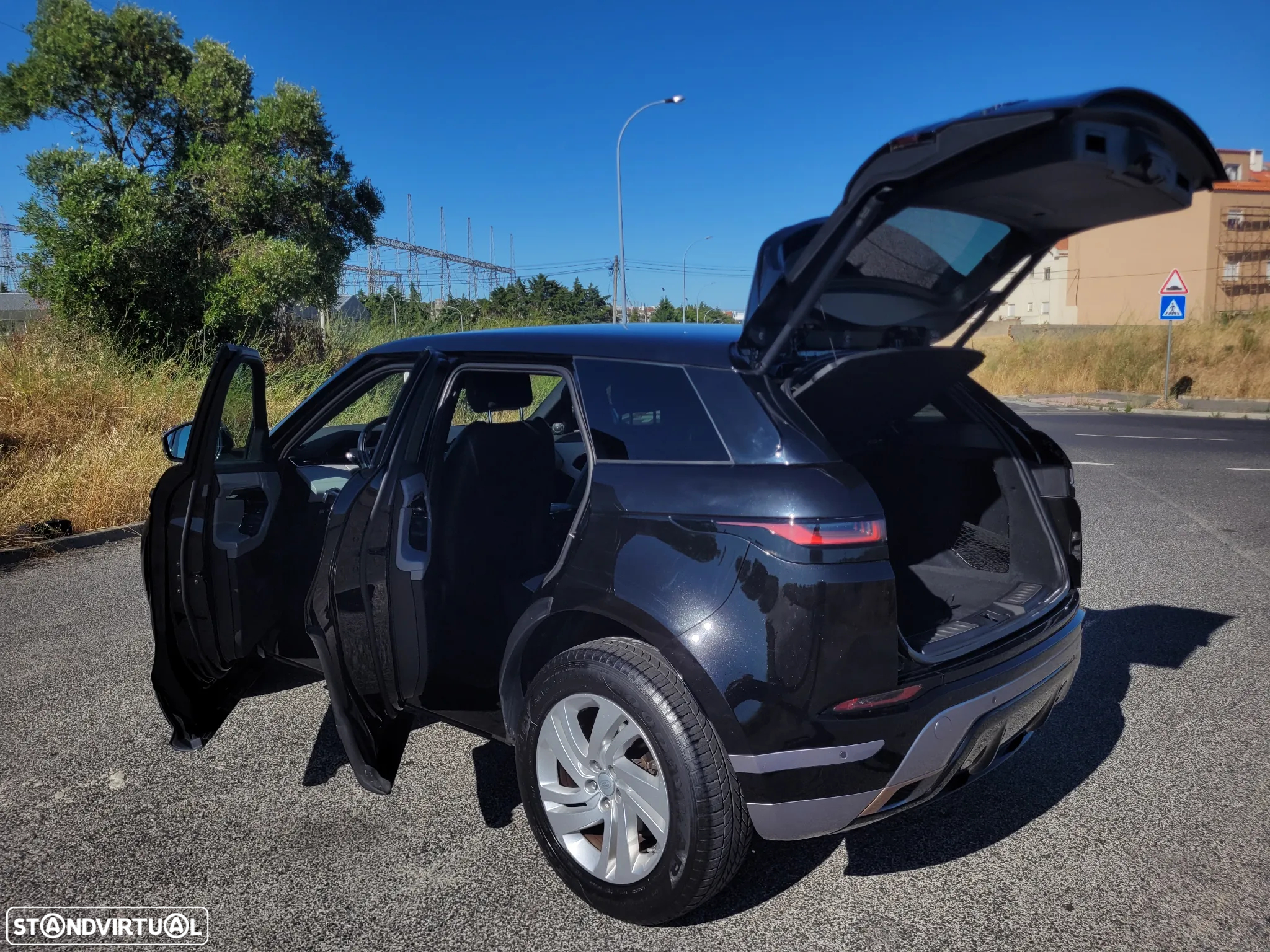 Land Rover Range Rover Evoque 2.0 D150 AWD R-Dynamic S Auto - 32