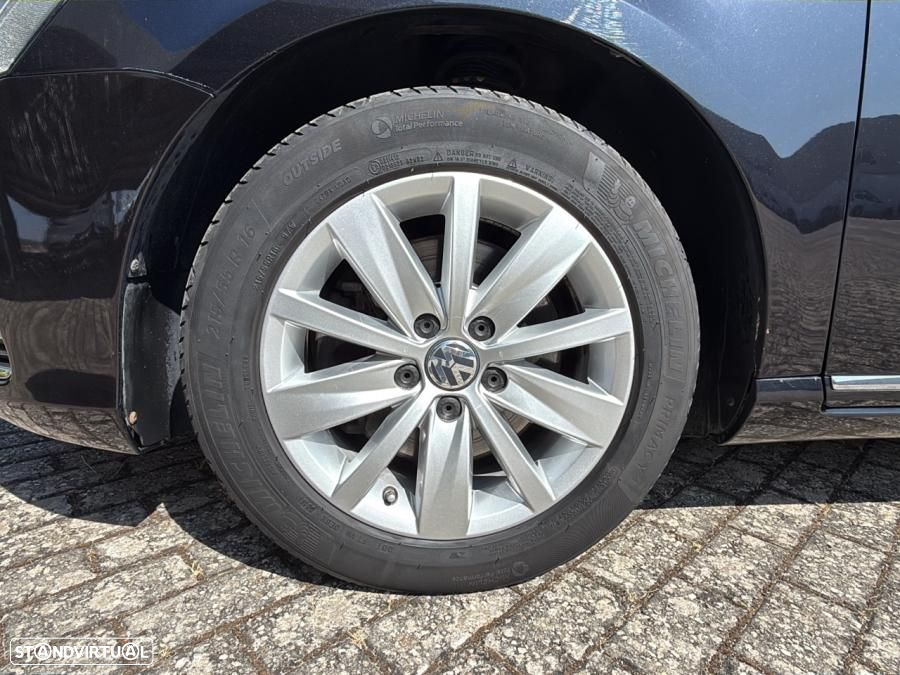 VW Passat Variant 1.6 TDI Confortline Navig - 8