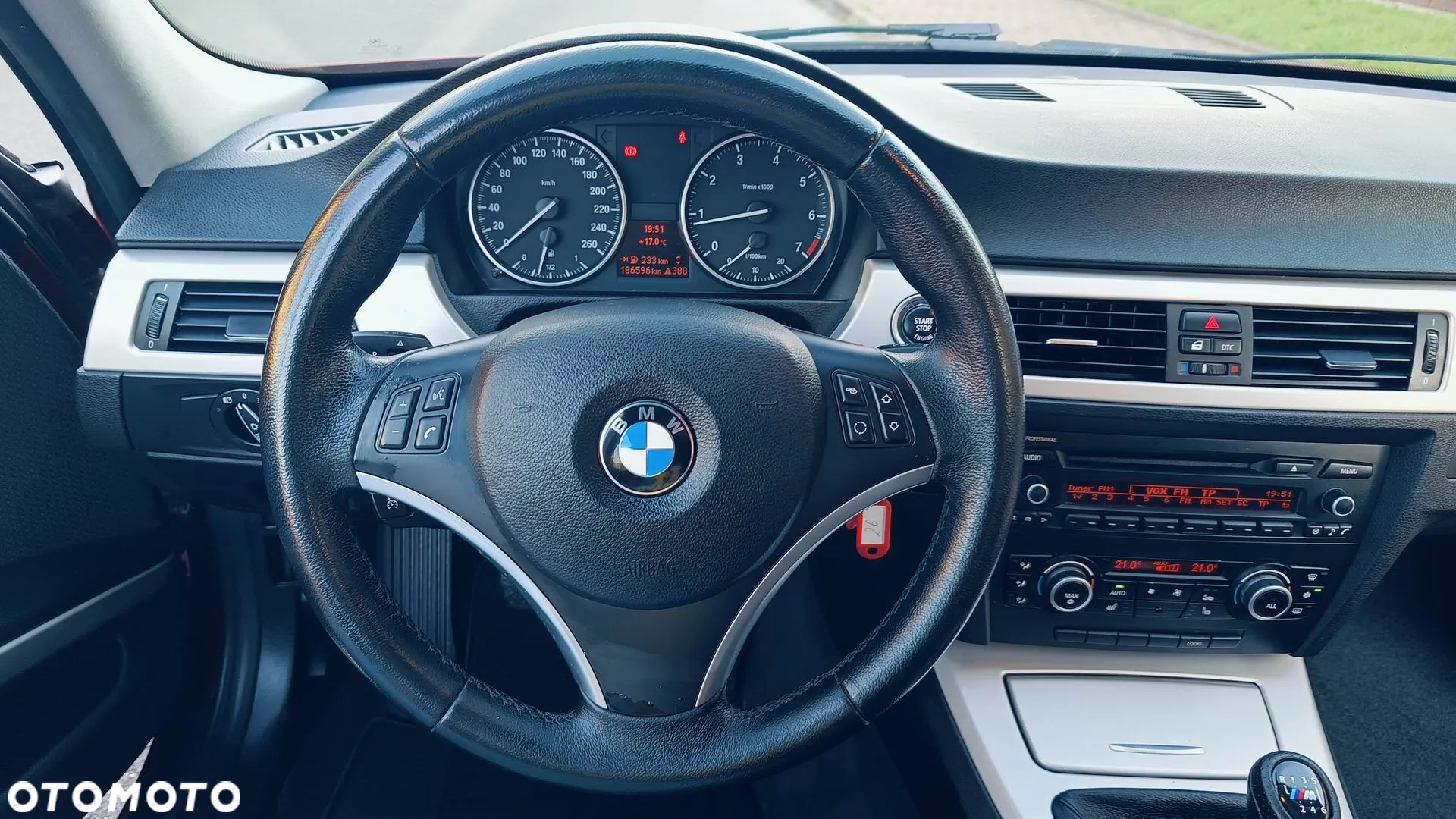 BMW Seria 3 318i Touring - 29