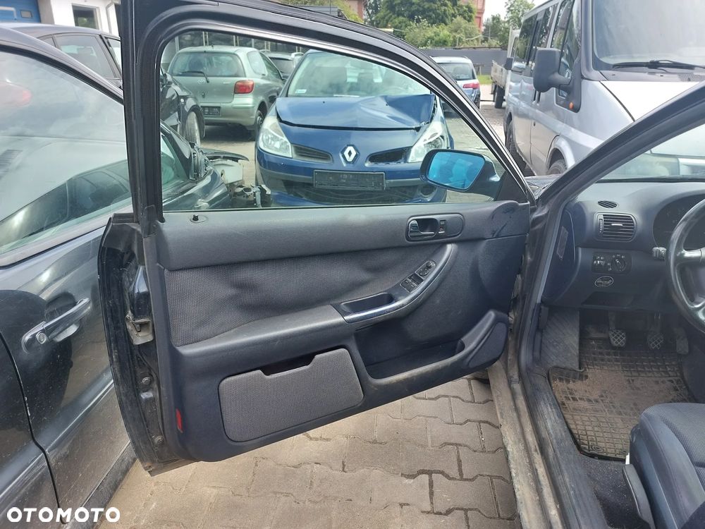 AUDI A3 8L  na części 3D 2001 1,6 i drzwi szyba silnik maska lusterko - 4