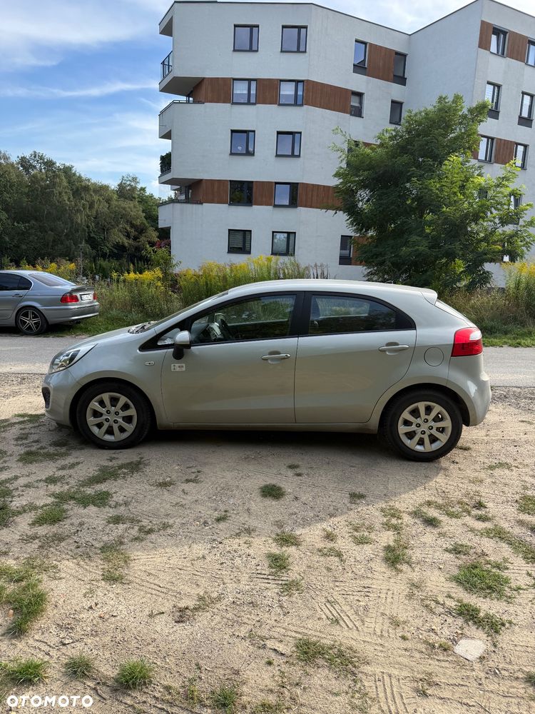 Kia Rio 1.2 L - 4