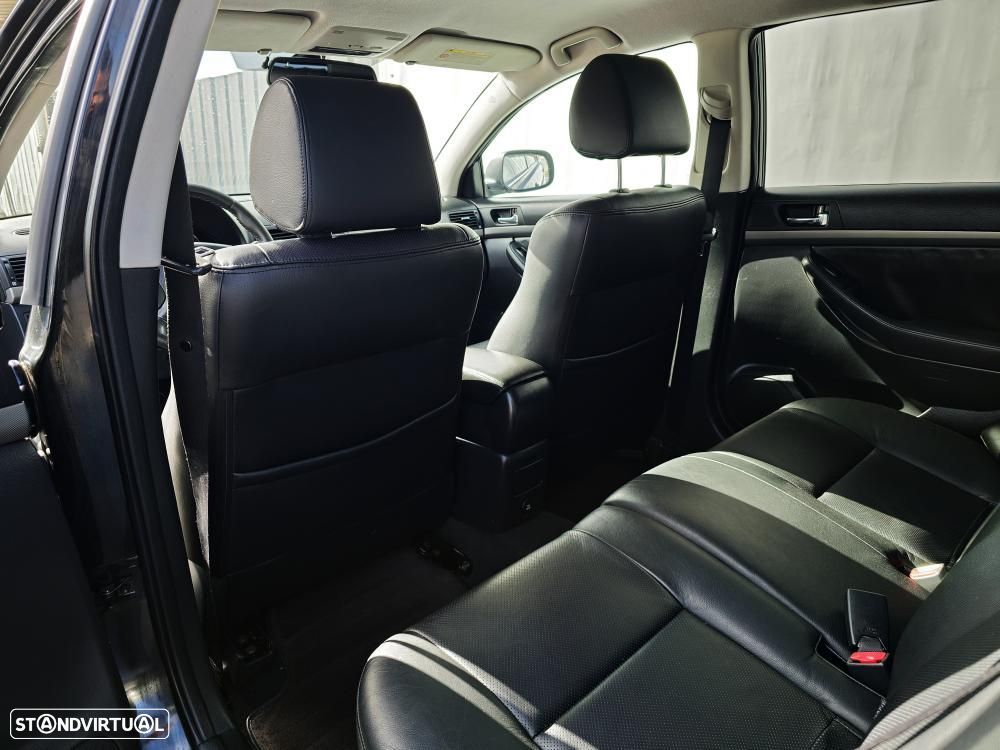 Toyota Avensis SW 2.2 D-4D Sol+P.Multimédia - 22