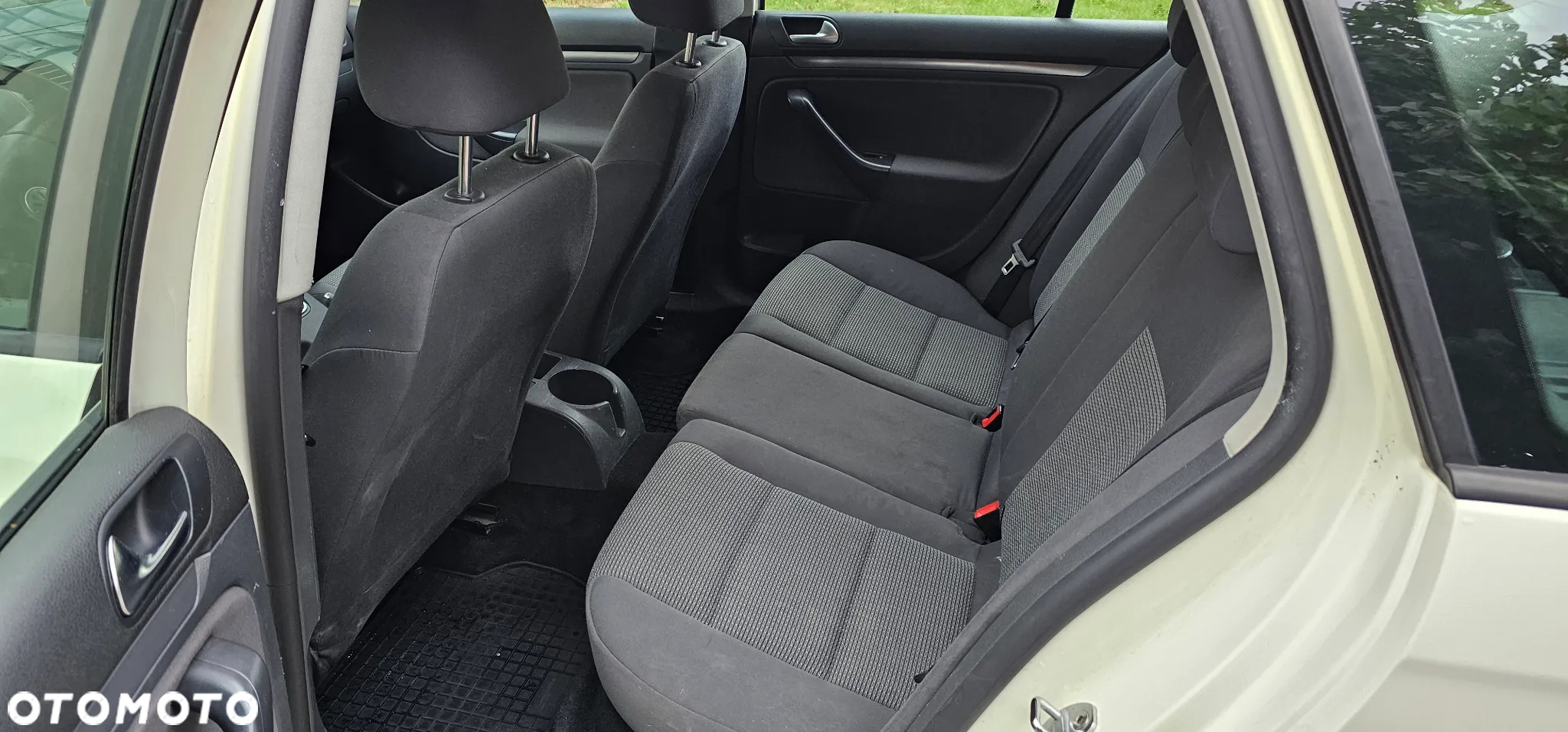 Volkswagen Golf V 1.9 TDI DPF BlueMot Comfortline - 9