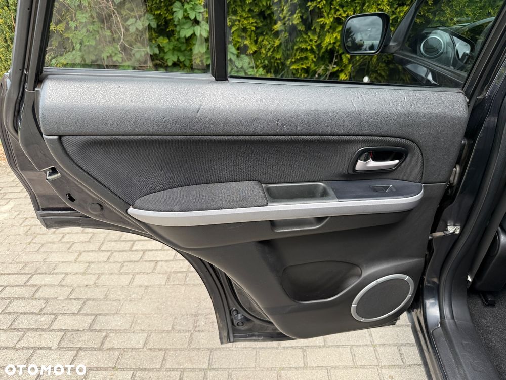 Suzuki Grand Vitara 2.0 Club - 19