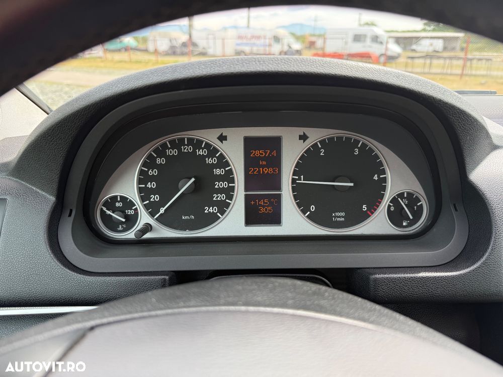 Mercedes-Benz B 180 CDI - 12