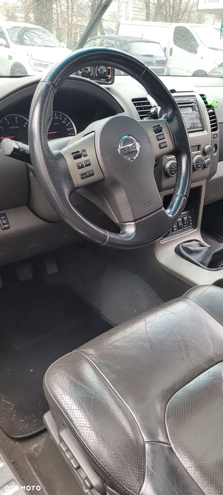 Nissan Pathfinder 2.5 D LE - 14