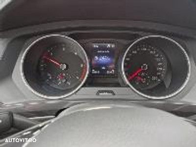 Volkswagen Tiguan - 9