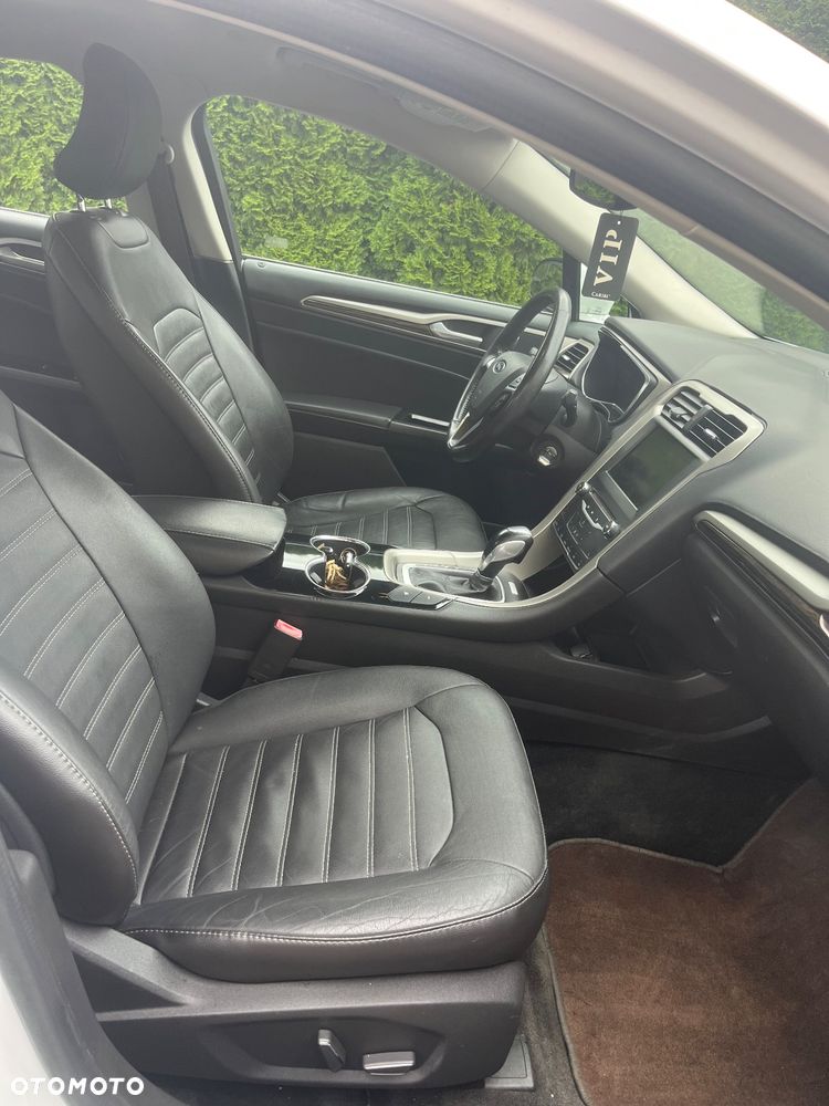 Ford Fusion - 24