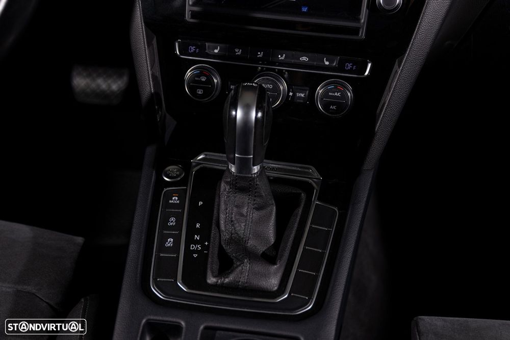 VW Passat Variant 2.0 TDi Highline DSG 4Motion - 16