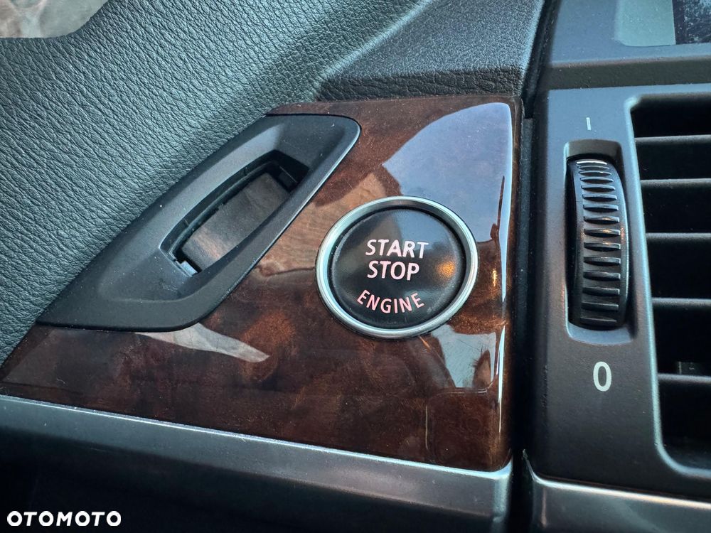 BMW X5 3.0si xDrive - 23