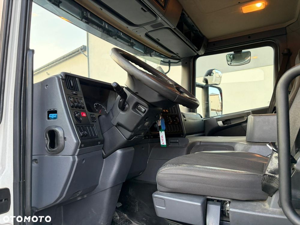 Scania Scania P280  chłodnia izoterma 21 palet - 14