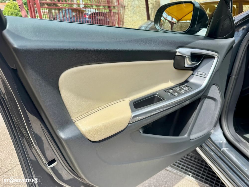 Volvo V60 Cross Country D3 Summum - 7