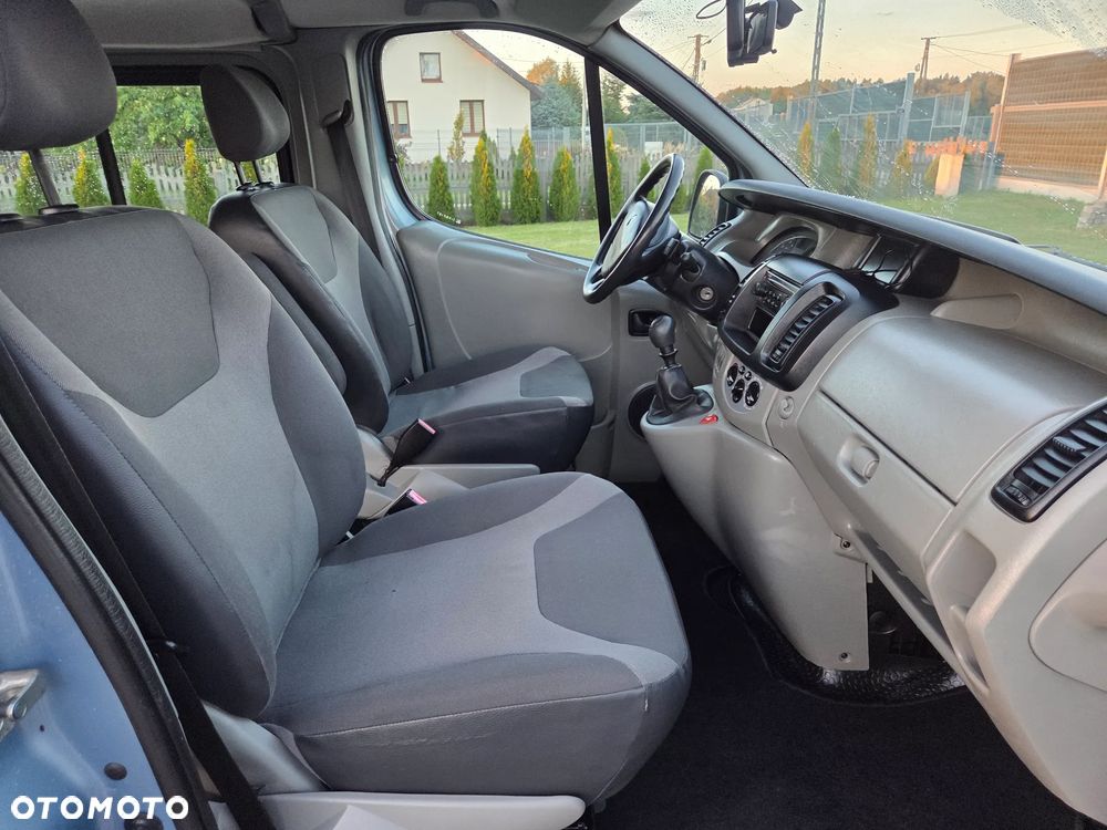 Renault TRAFIC VIVARO LONG KLIMA TEMPOMAT ORYGINAŁ DUBEL KABINA ZADBANY FULL OPCJA DOPOSAŻONY - 16