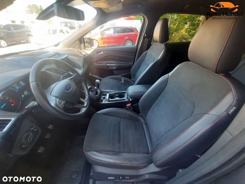 Ford Kuga 1.5 EcoBoost 2x4 ST-Line - 32