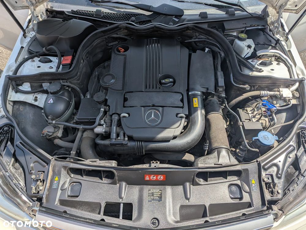 Mercedes-Benz Klasa C 200 CGI BlueEff Avantgarde - 18