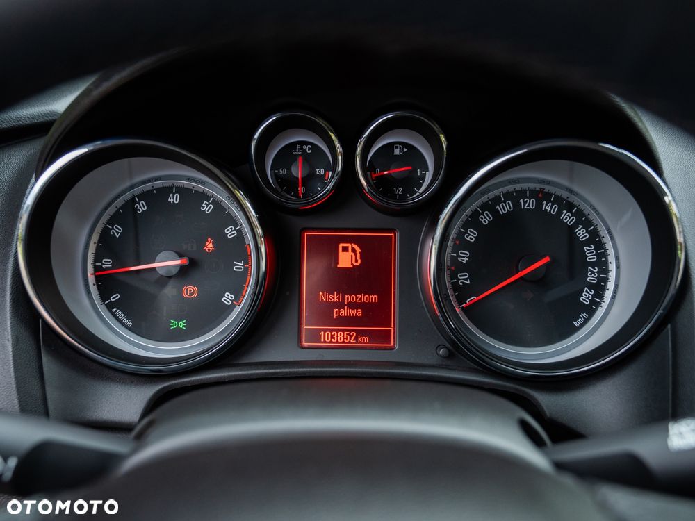 Opel Astra 1.4 Turbo Exklusiv - 32
