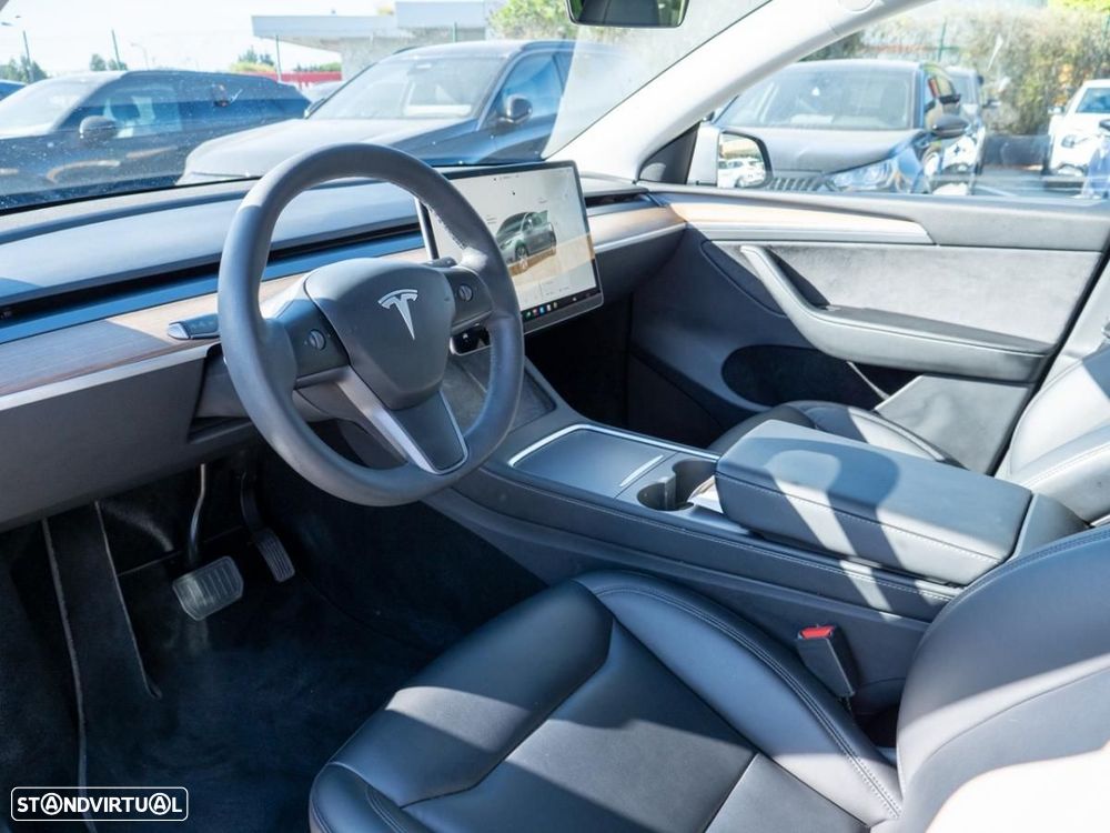 Tesla Model Y Standard - 24