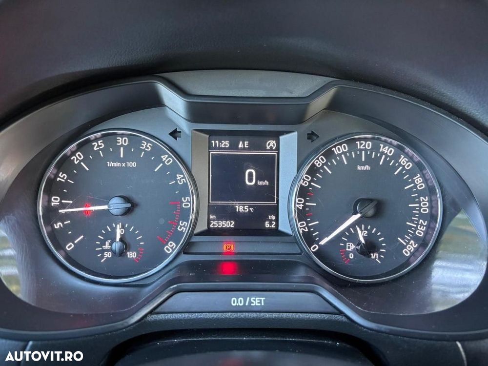 Skoda Octavia 1.6 TDI AMBITION - 7