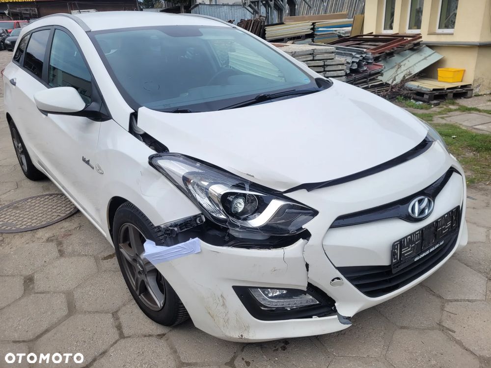 Hyundai i30 blue 1.6 CRDi YES Gold - 3