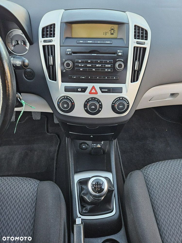 Kia Ceed - 13