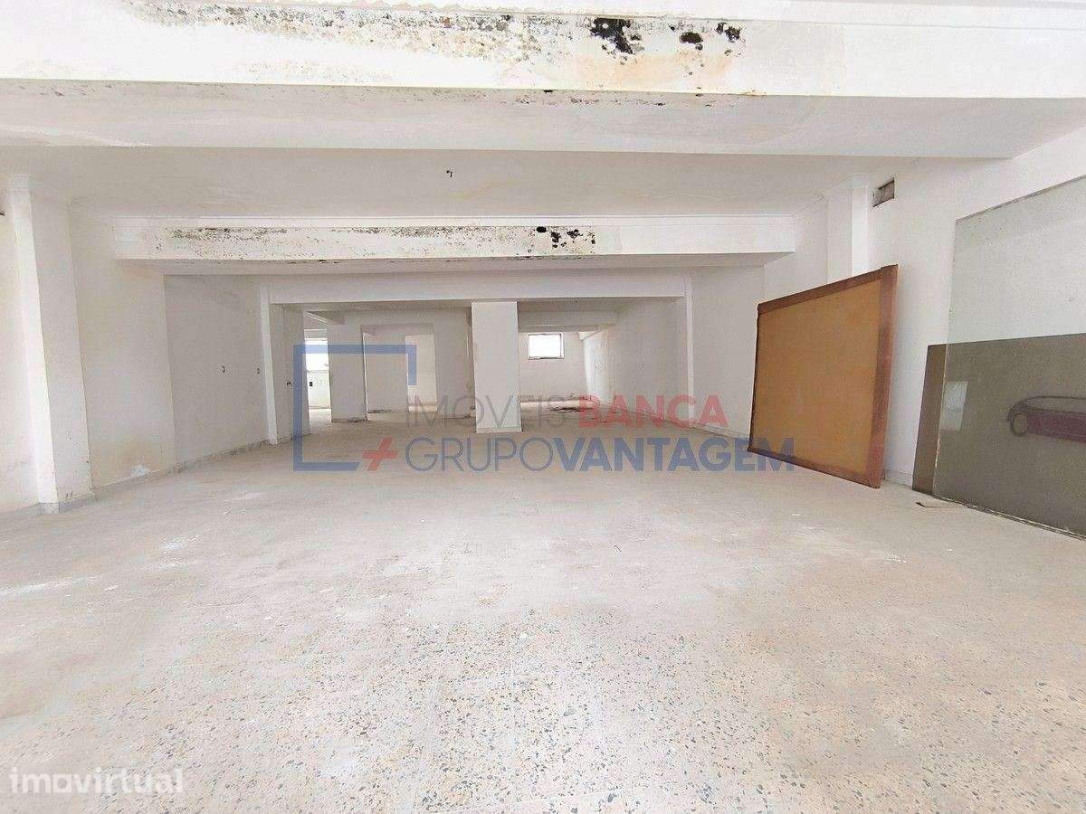Loja 210m2 Cacém - Entrada para Carros - Grande imagem: 2/30