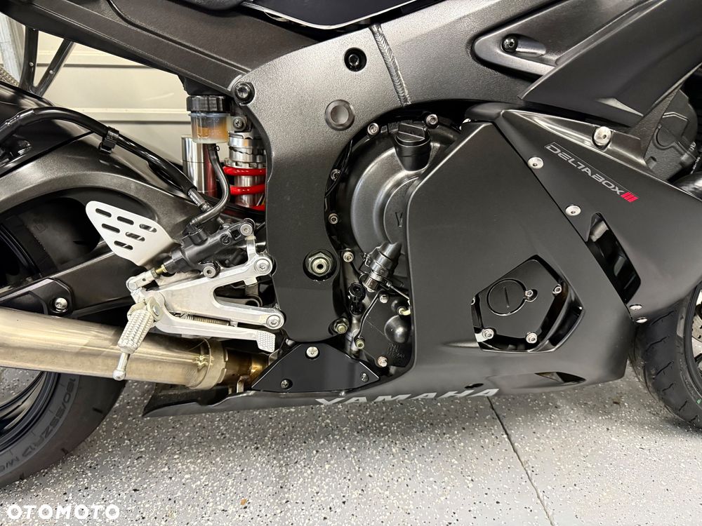 Yamaha R6 - 6