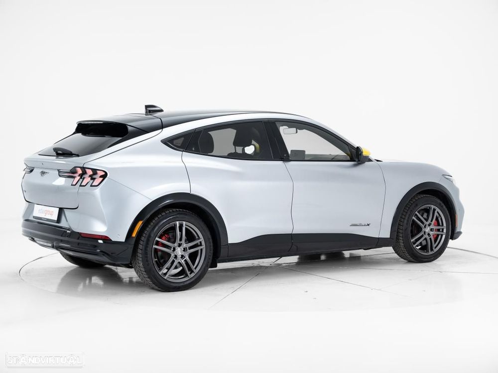 Ford Mustang Mach-E AWD - 4