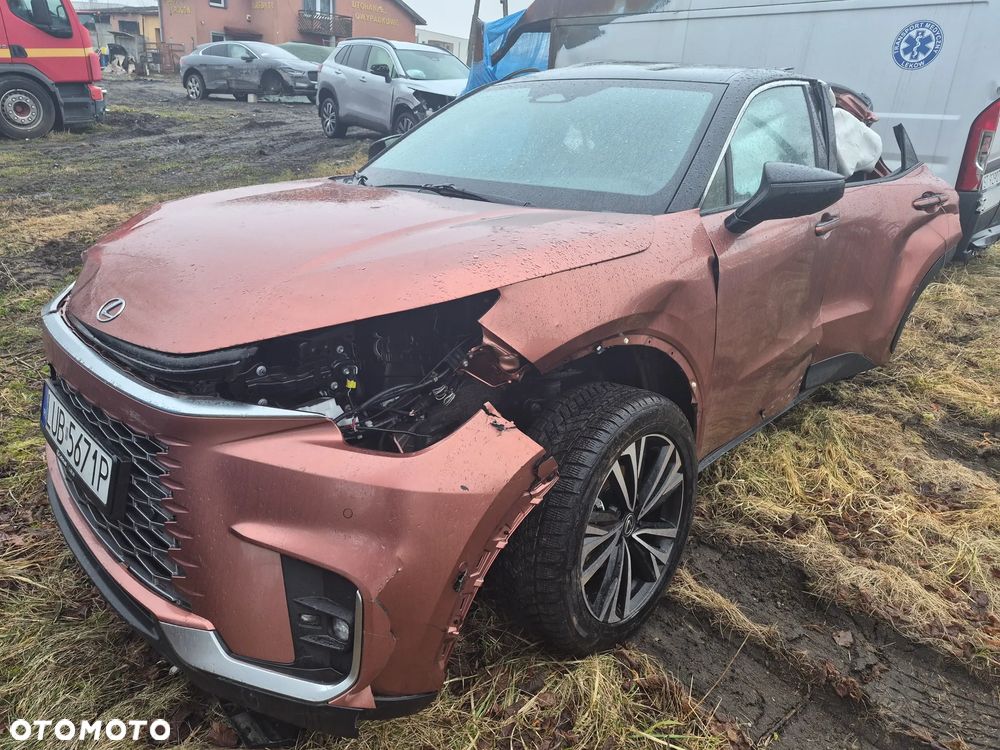 Lexus LBX 1.5 Hybrid Emotion AWD - 6