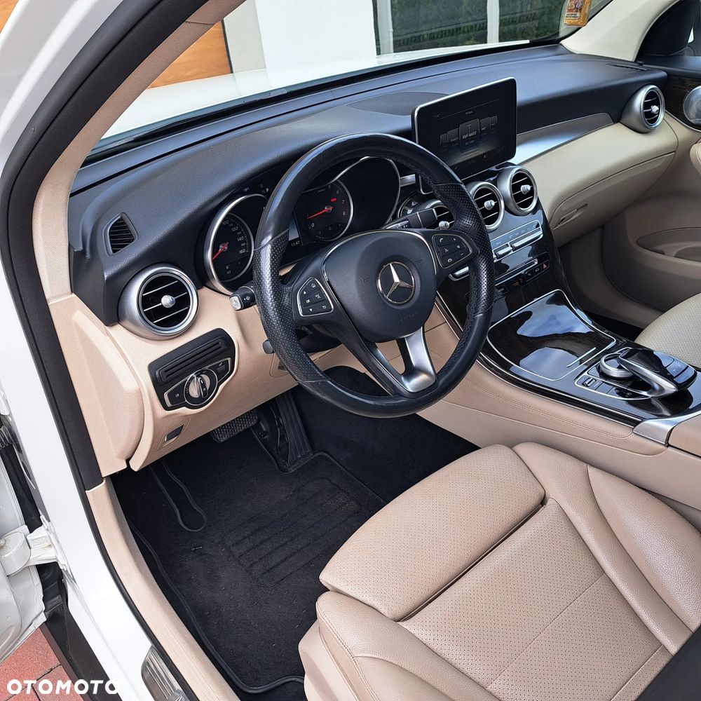 Mercedes-Benz GLC 300 4Matic 9G-TRONIC AMG Line - 8