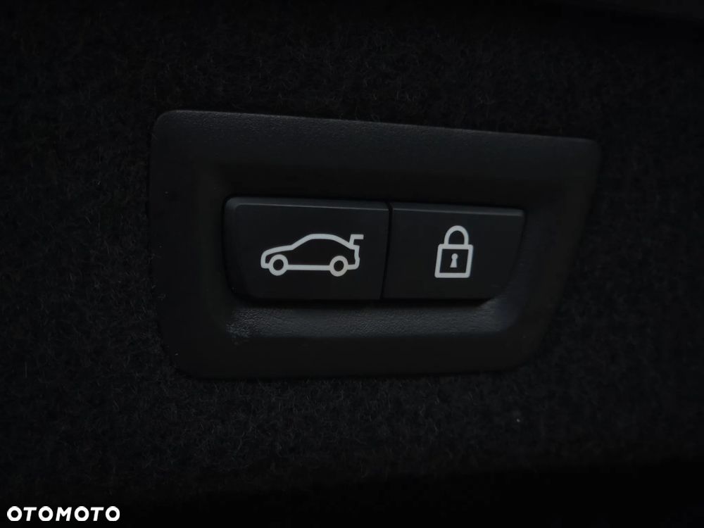 BMW Seria 8 840i - 36