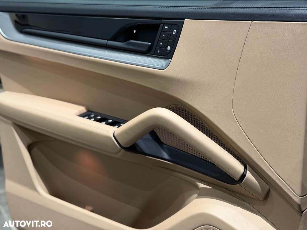 Porsche Cayenne Standard - 25