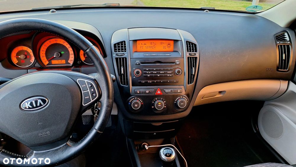 Kia Ceed 1.4 CVVT LX Basis - 14