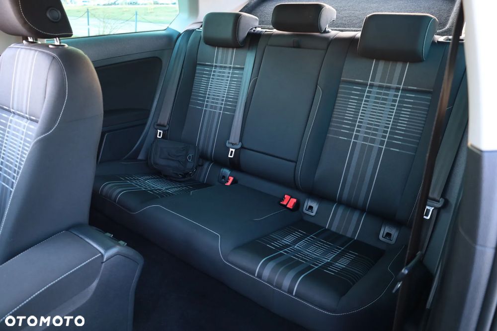 Volkswagen Golf 1.6 TDI BlueMotion Technology DSG Lounge - 25