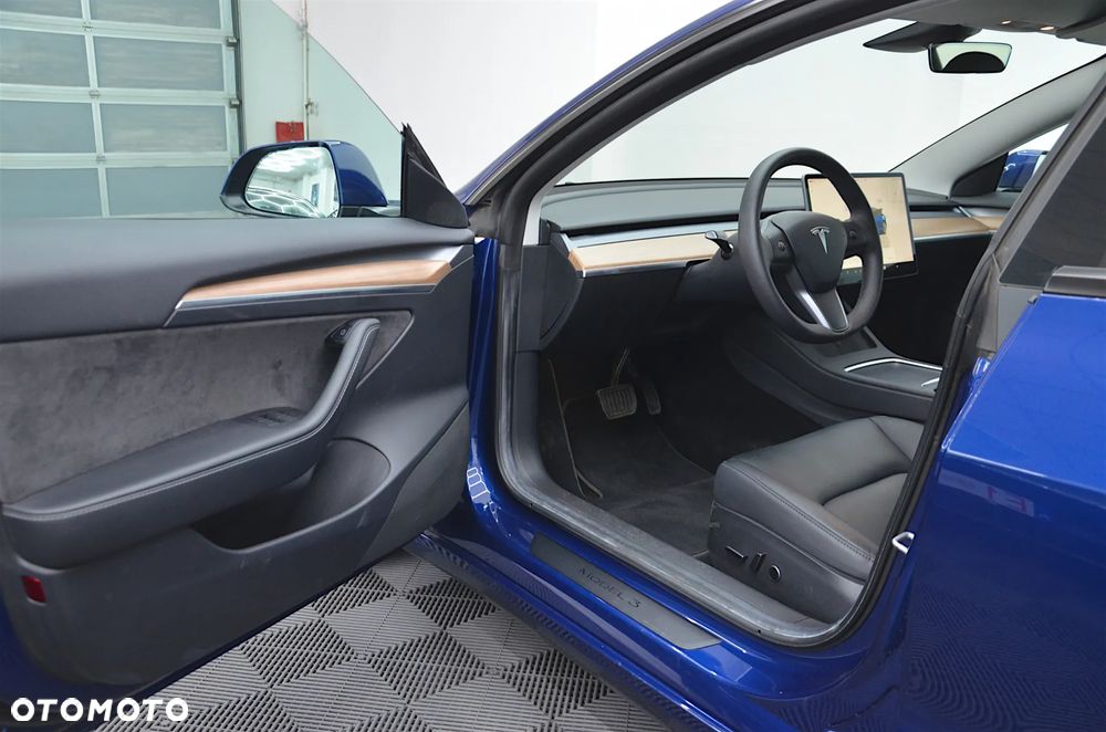 Tesla Model 3 - 9