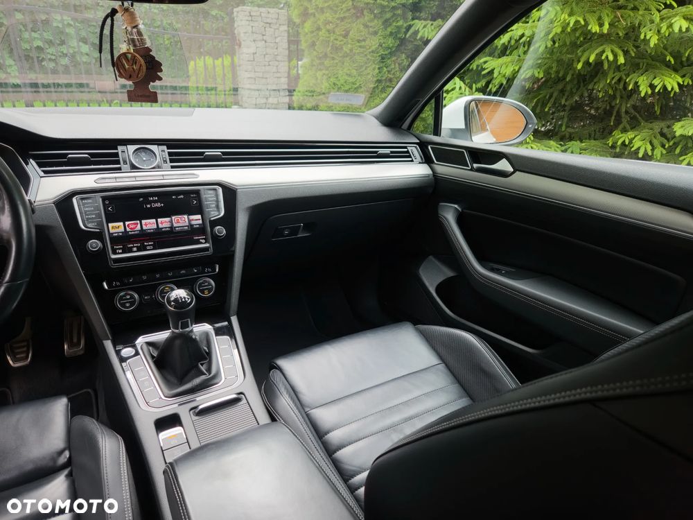 Volkswagen Passat - 14