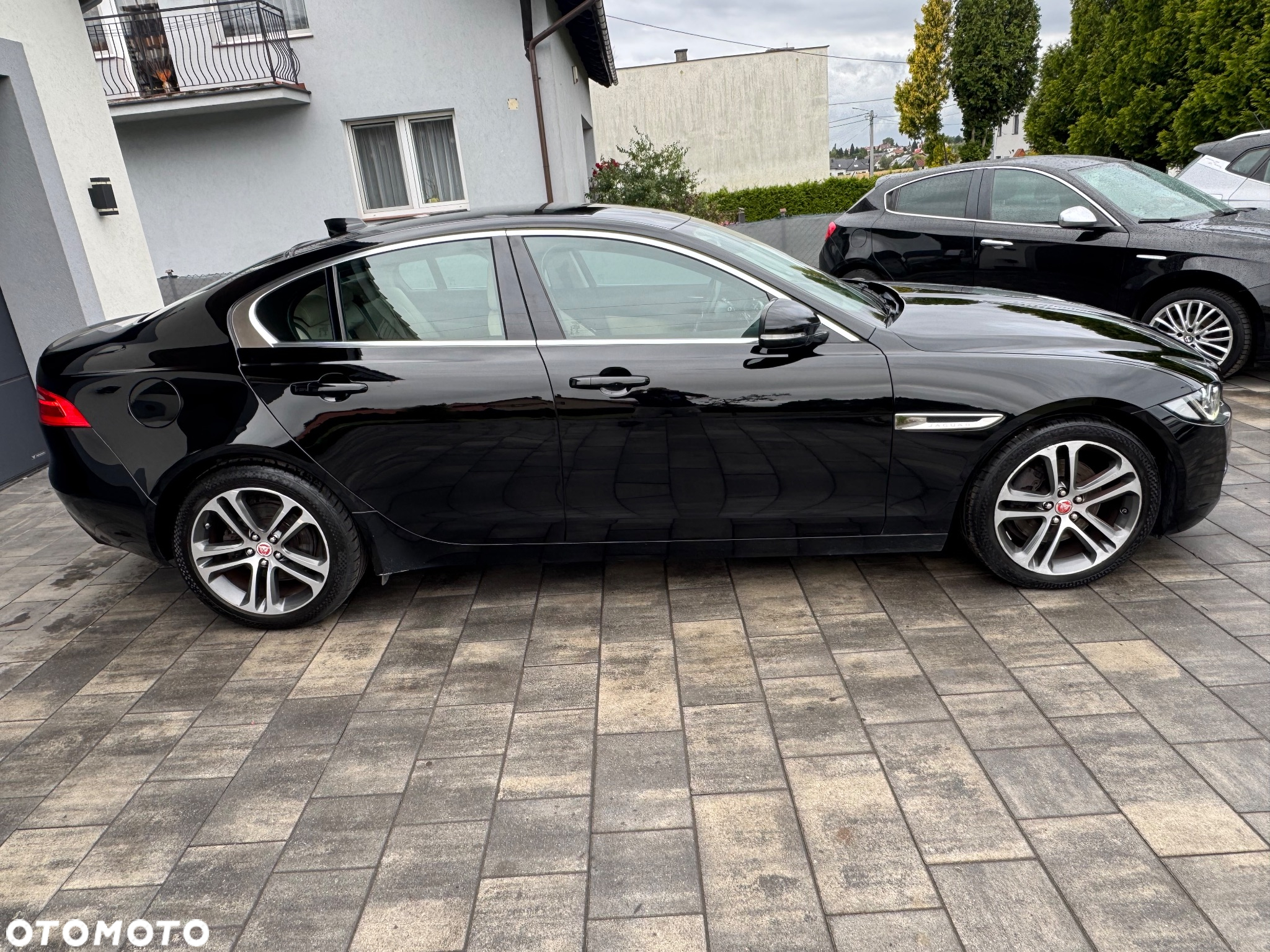 Jaguar XE 2.0 D Prestige - 10