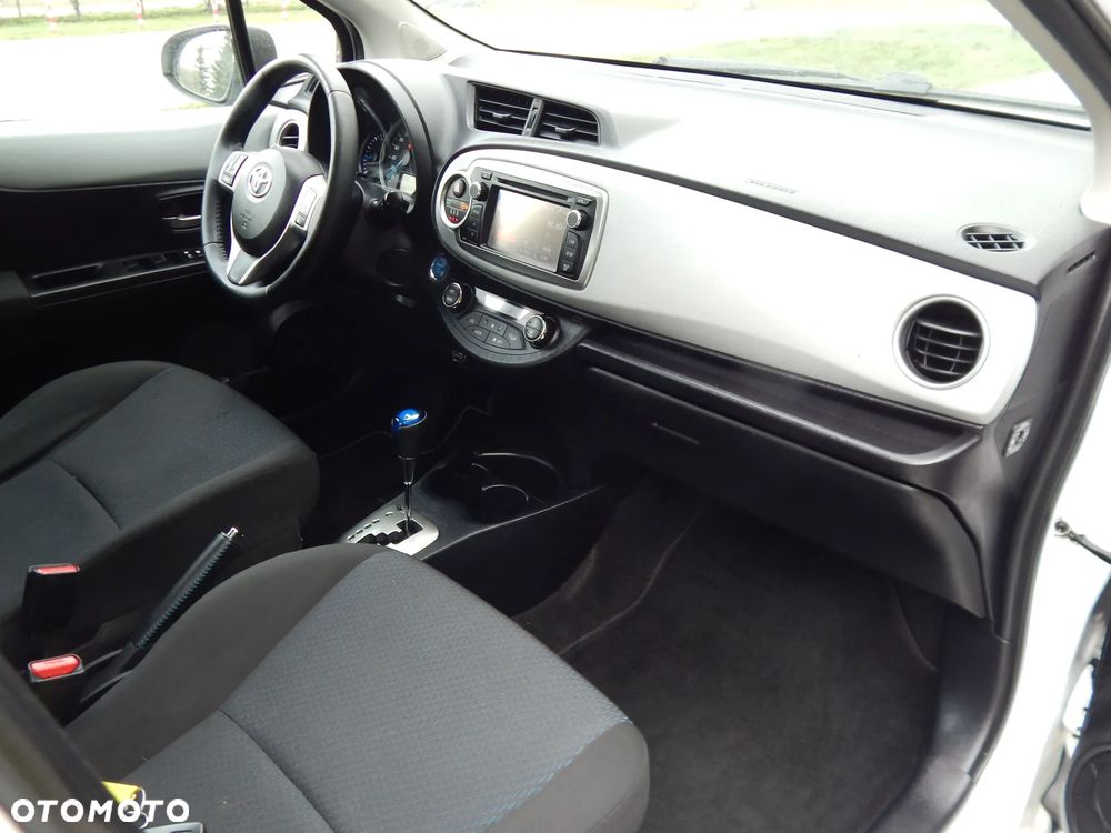 Toyota Yaris Hybrid 100 Life - 13