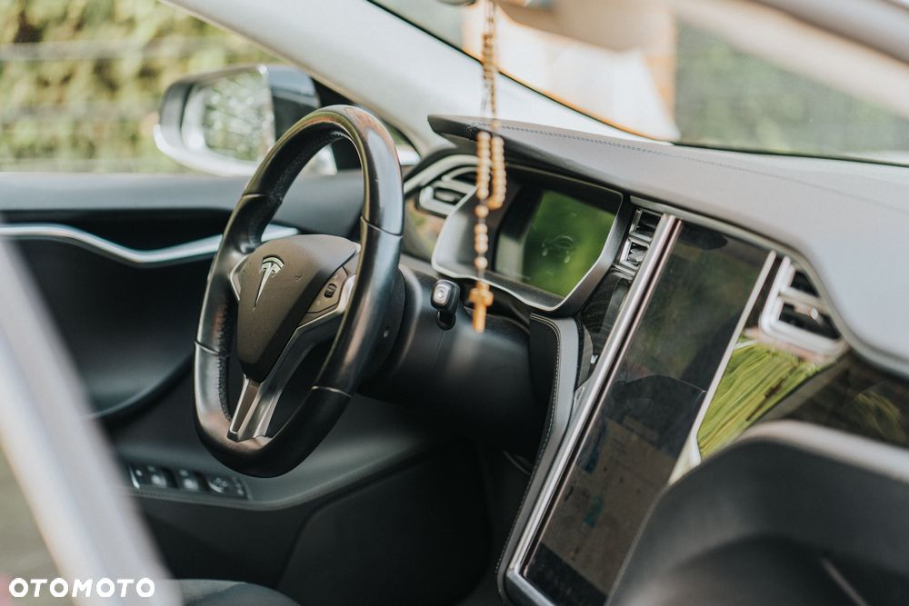 Tesla Model S - 5