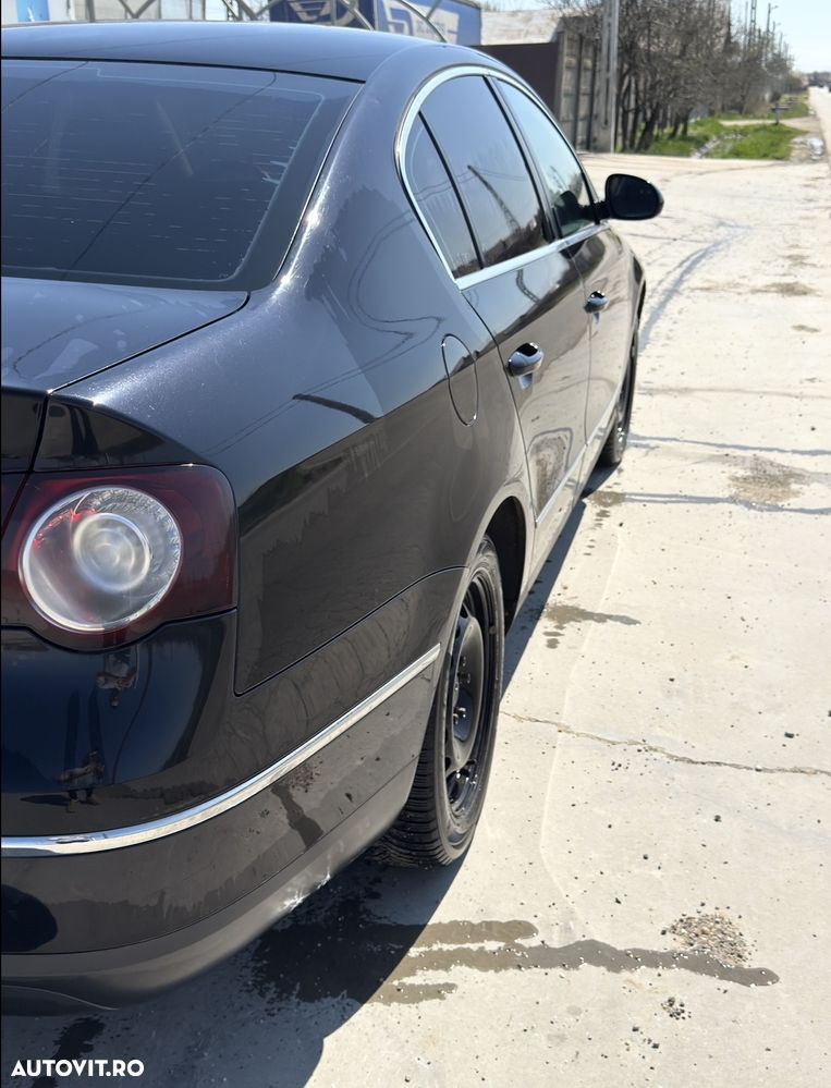 Volkswagen Passat 1.6 FSI Comfortline - 4