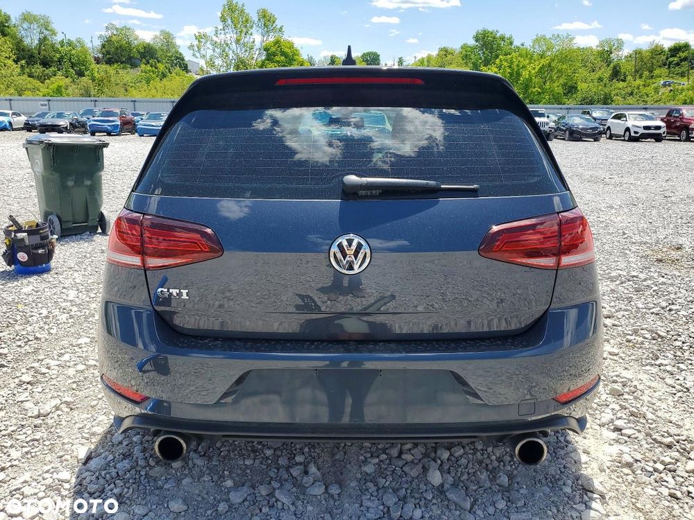 Volkswagen Golf - 6