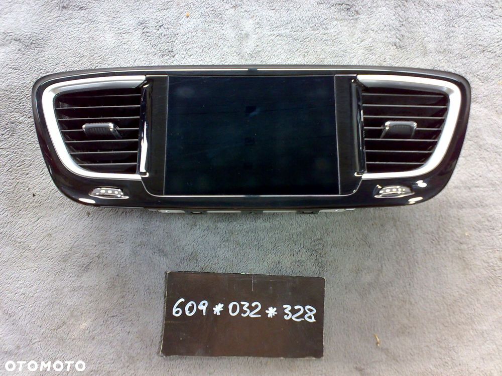 chrysler pacifica 2017 - radio wyświetlacz ramka ekran idealny - 1