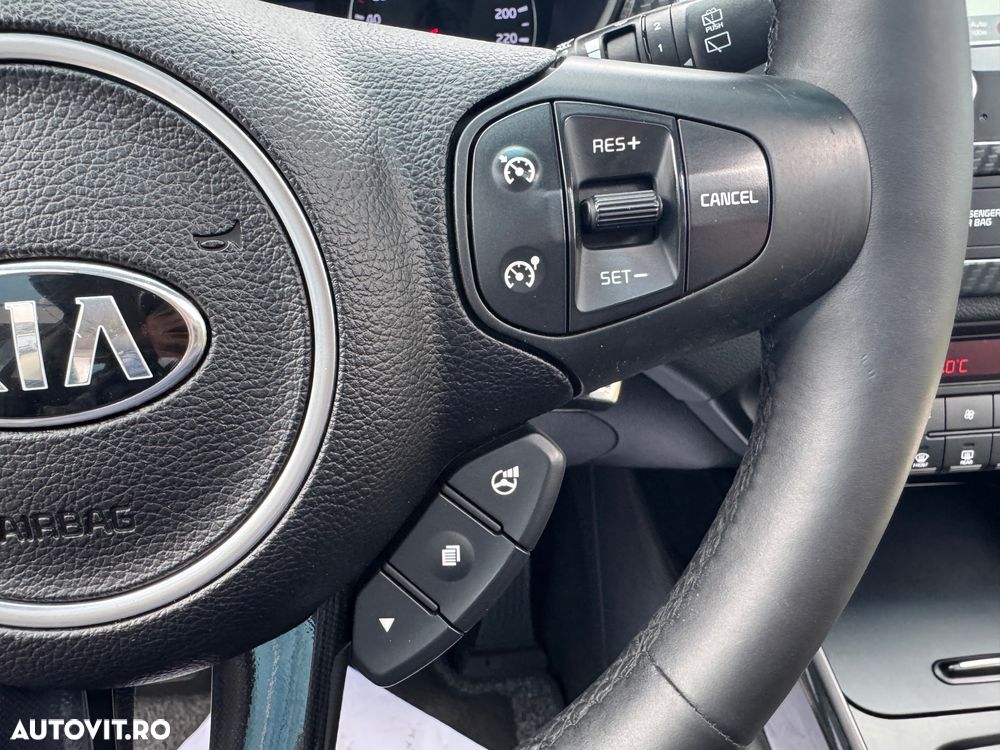 Kia Carens 1.7 CRDi 115 Dream-Team Edition - 31