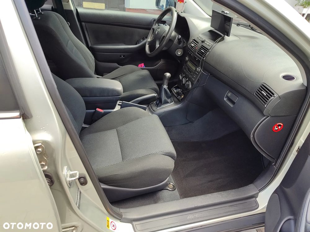 Toyota Avensis 1.6 VVT-i Terra - 19