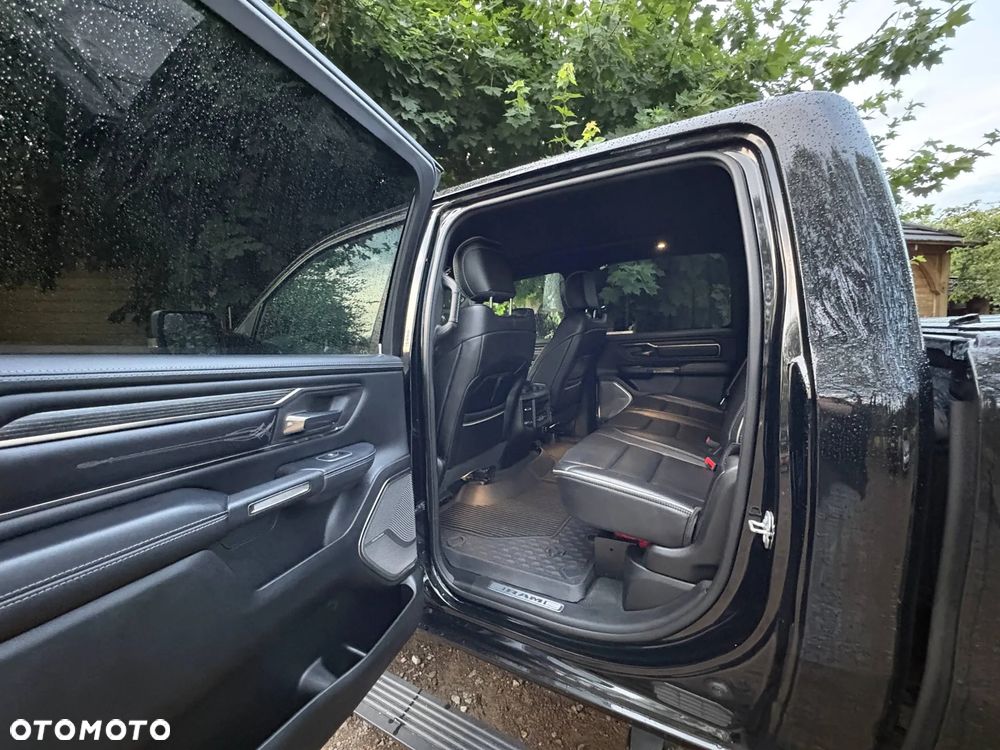 RAM 1500 5.7 Crew Cab Shortbed Limited Black - 11