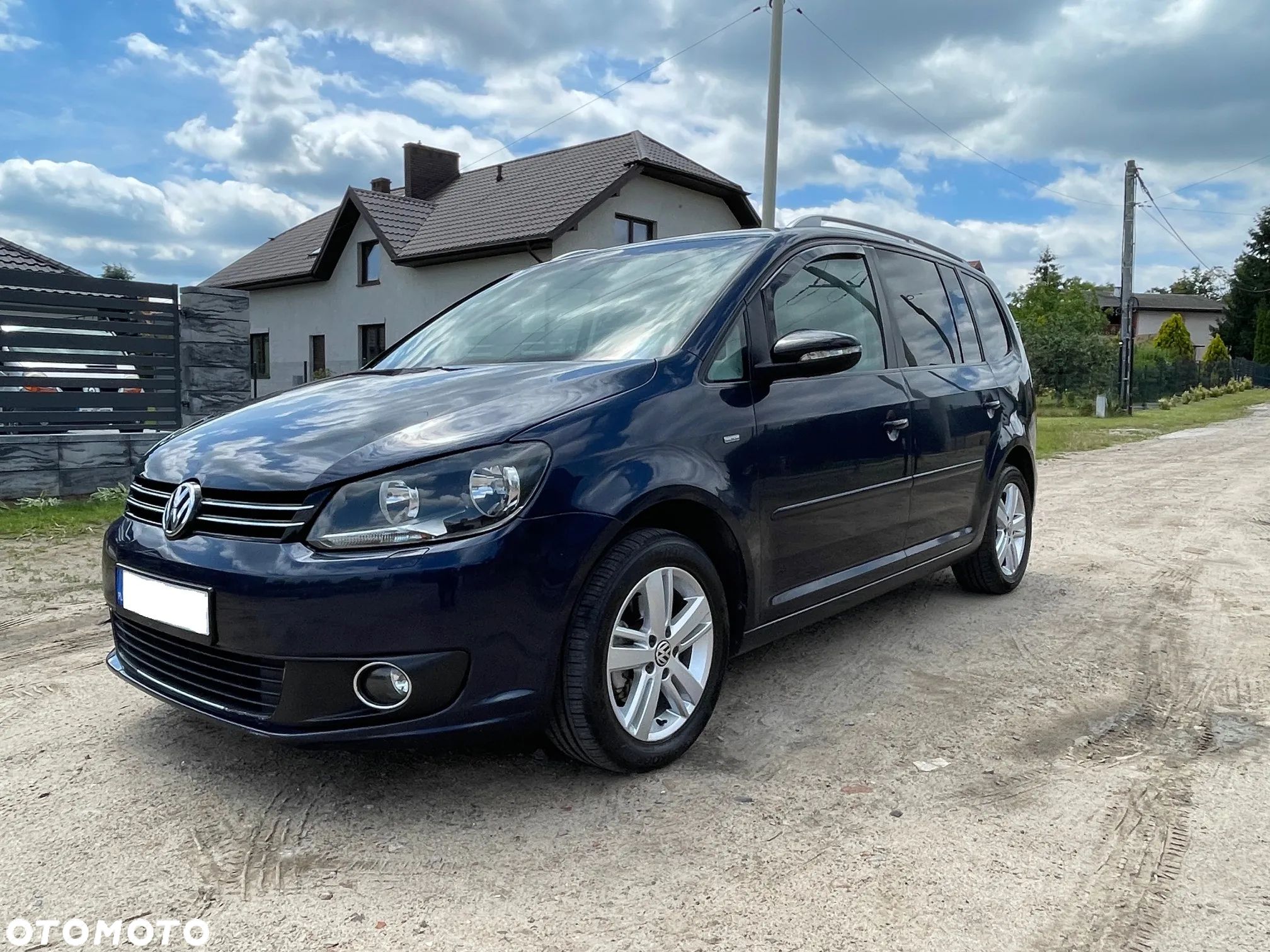 Volkswagen Touran - 1